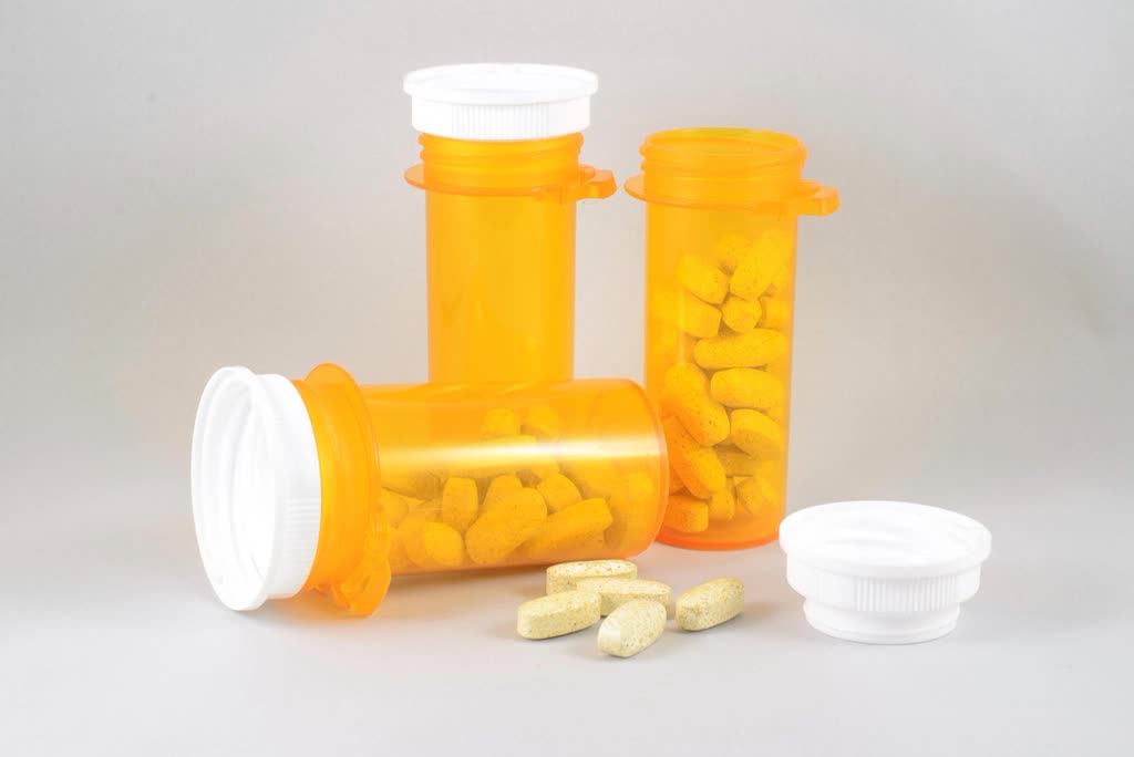 Free medicine background — 오파칼림 FDA 보류 — 승인 반려가 아니라 단계별 조치