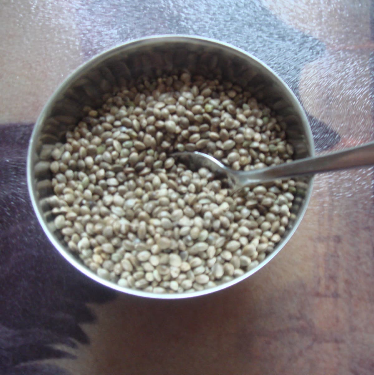 File:Hempseeds.jpg — CBDV 불면증, 대마종자 추출물 CBDV가 기능성 원료가 된 이유