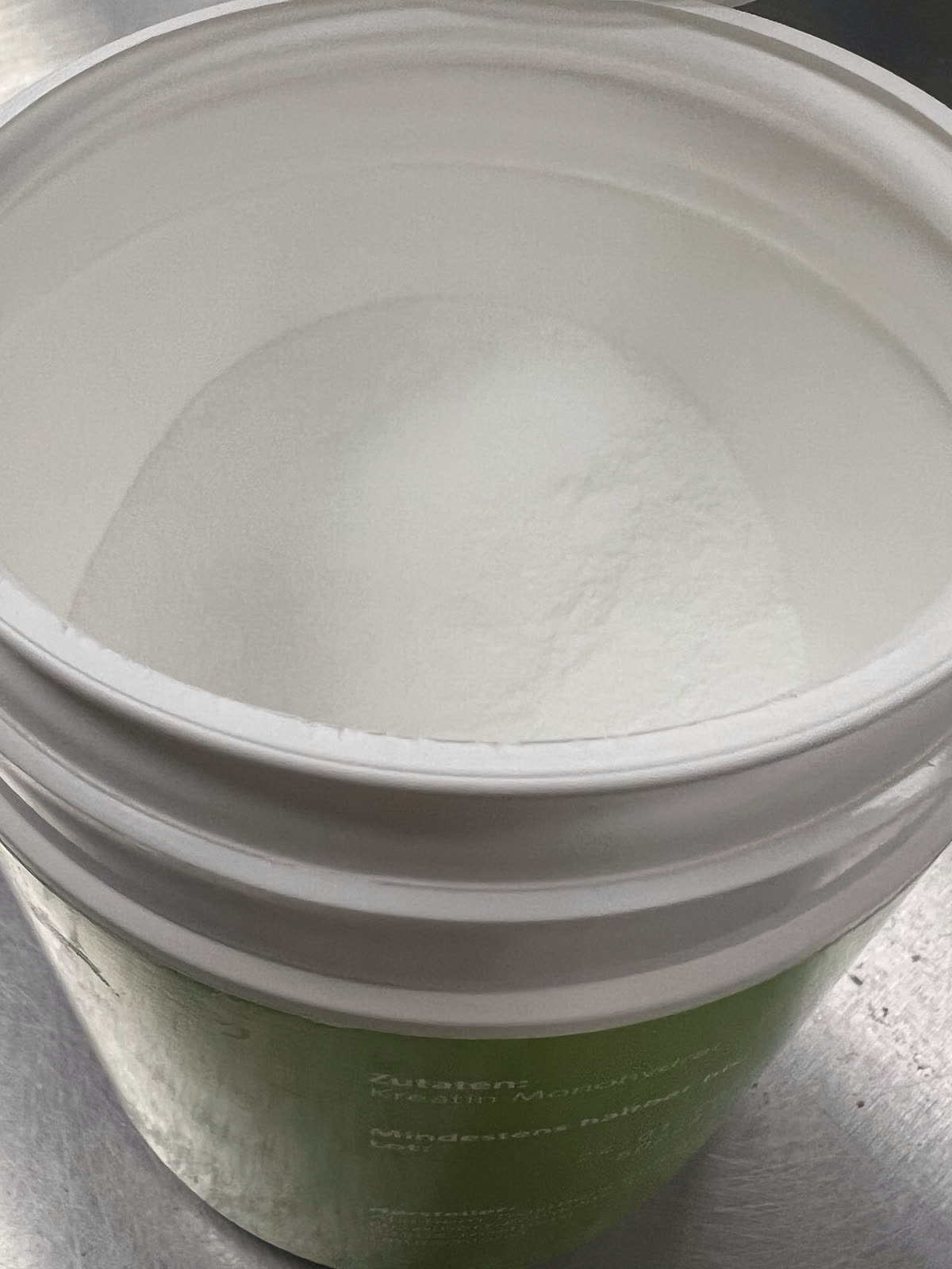 Creatine monohydrate powder — 크레아틴 중년 근력, 운동 없이도 12주간 변화가 있었나