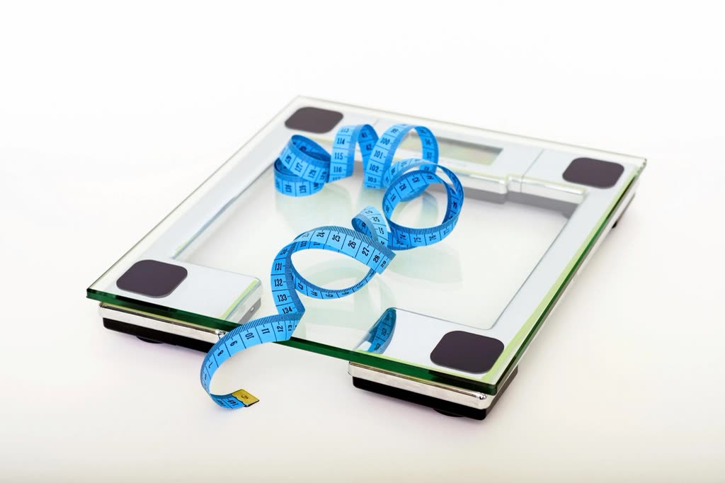 Free measurement tape scale image — 세마글루타이드와 칼로리 제한 — 무엇이 다른가